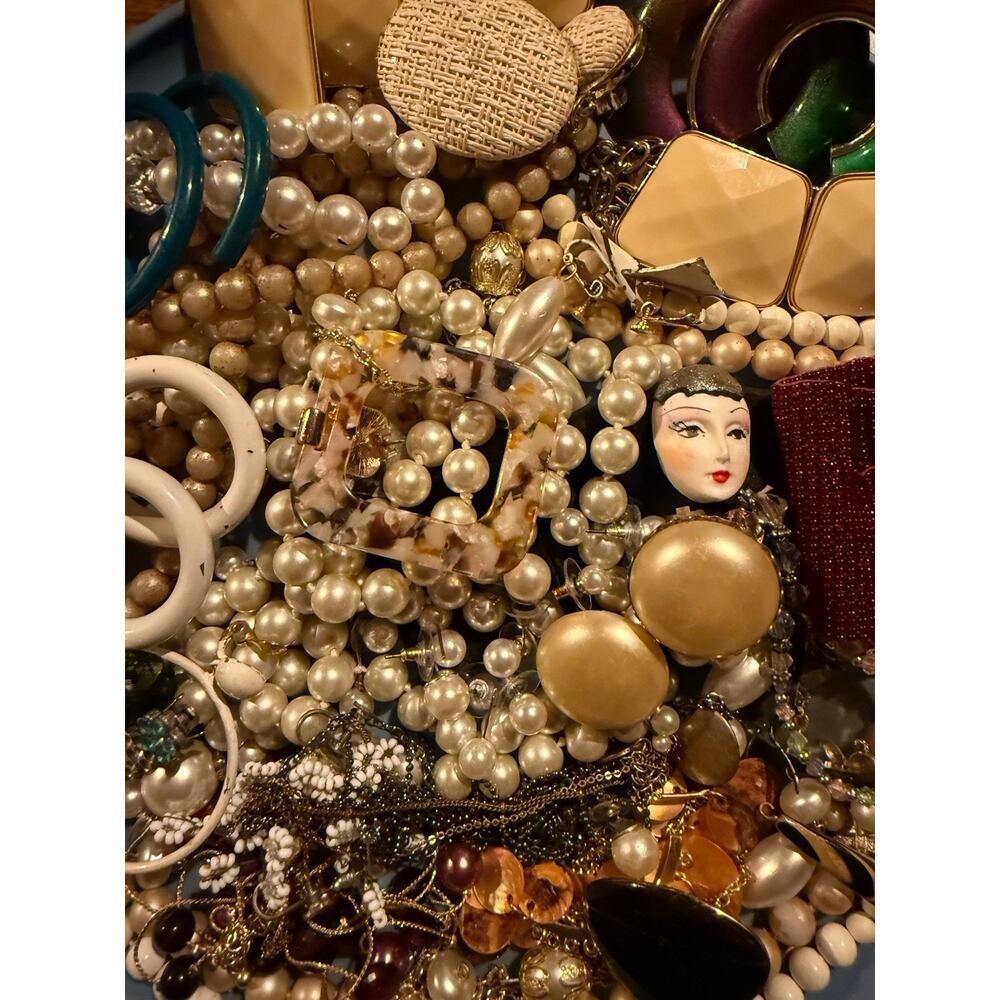 2 LBS Broken Faux Pearl Costume Jewelry Lot Beige Craft Vintage LB